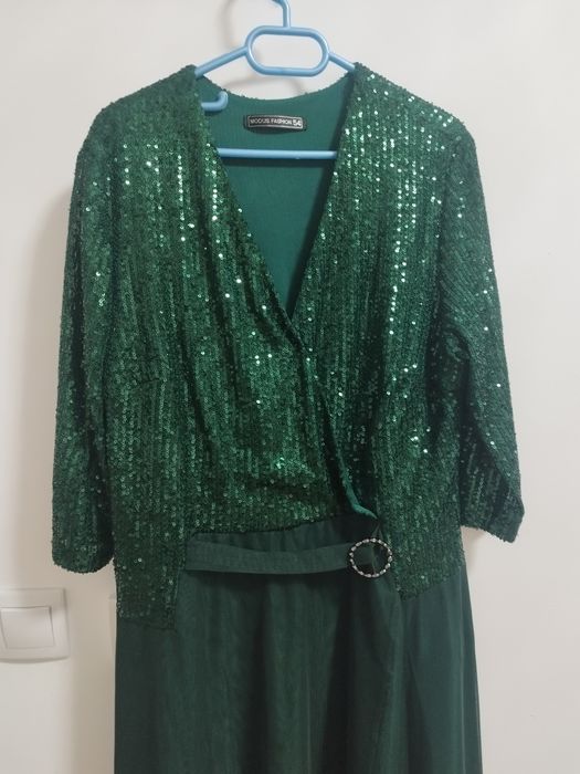 Продам платья и кофты