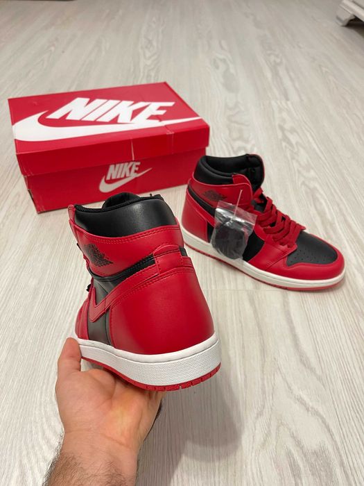 Adidasi Nike Air Jordan 1 HIGH Black/Red- Varsity Red