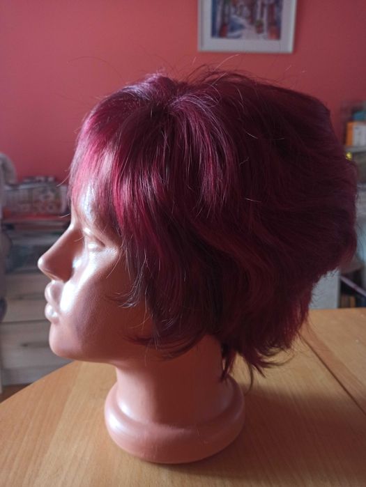 Дамска перука цвят "бордо"