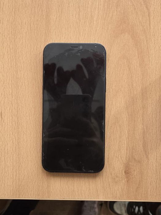 iPhone 12 128gb 79% капацитет (държи цял ден)