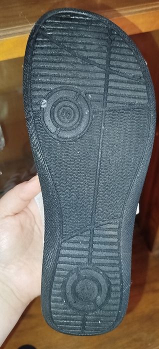 Бели чехли 40 номер