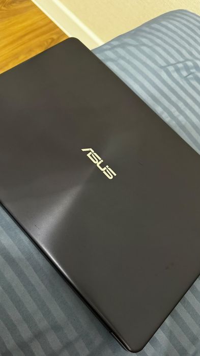 Ноутбук Asus.            .