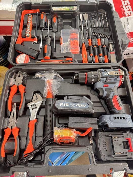 Autofiletanta Bormasina cu Cap Metalic, 2 acumulatori 48V si Accesorii