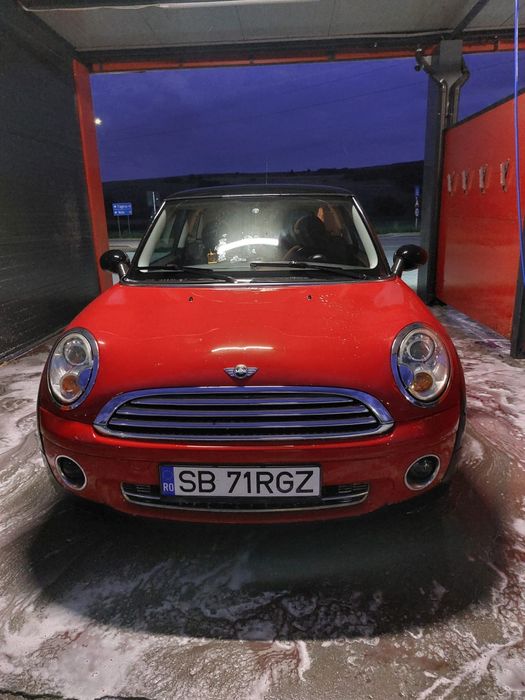 mini cooper
Motor 1.4
Putere:95cp
Combustibil:benzină
An de fabricaţ