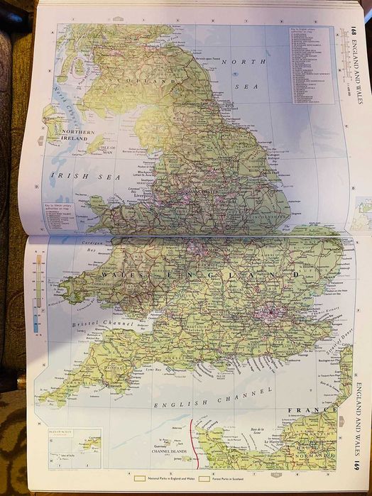 Атлас на света на аглийски език плюс световна енциклопедия