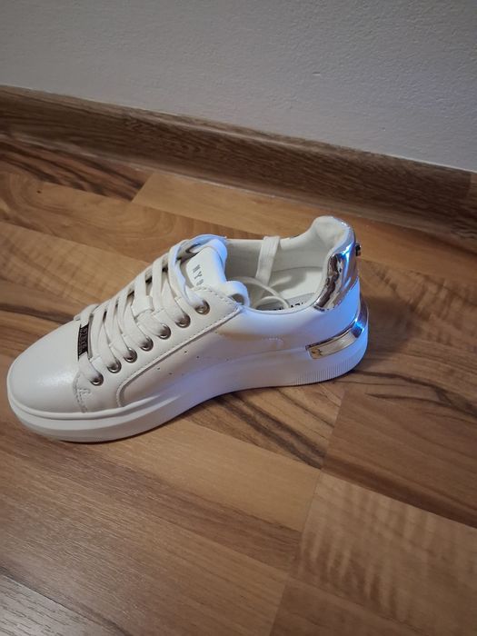 Papuci Steve Madden