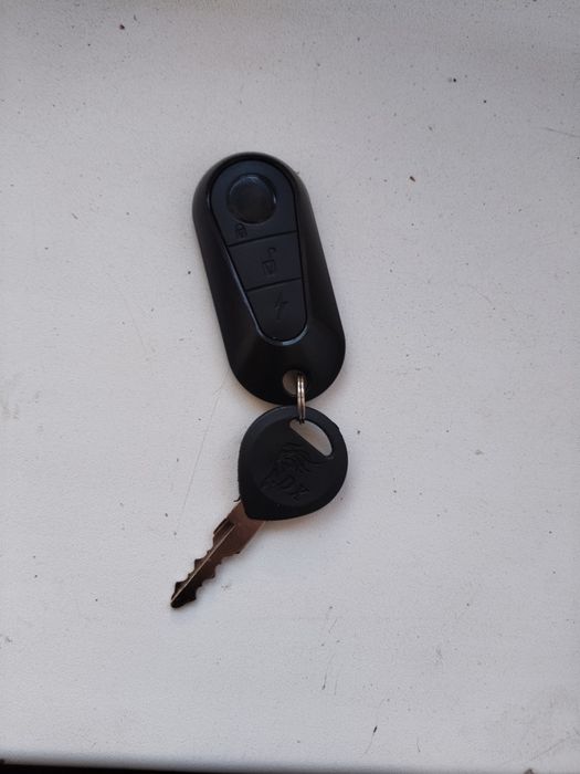 Продам скутер ск8