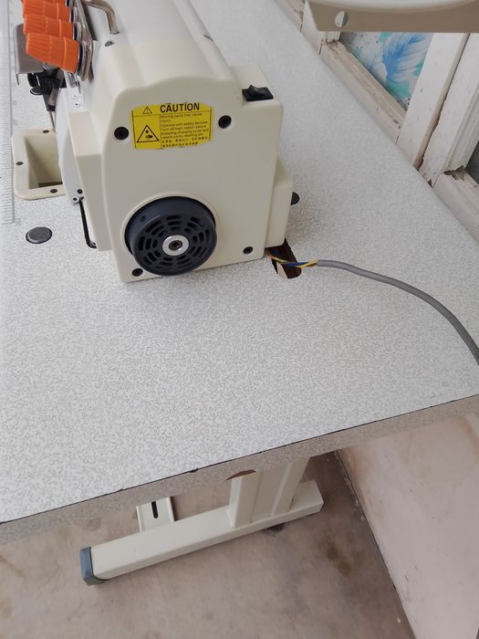 Тикув мошинка аверлог ва 21 чокли к янги пачкада турибди