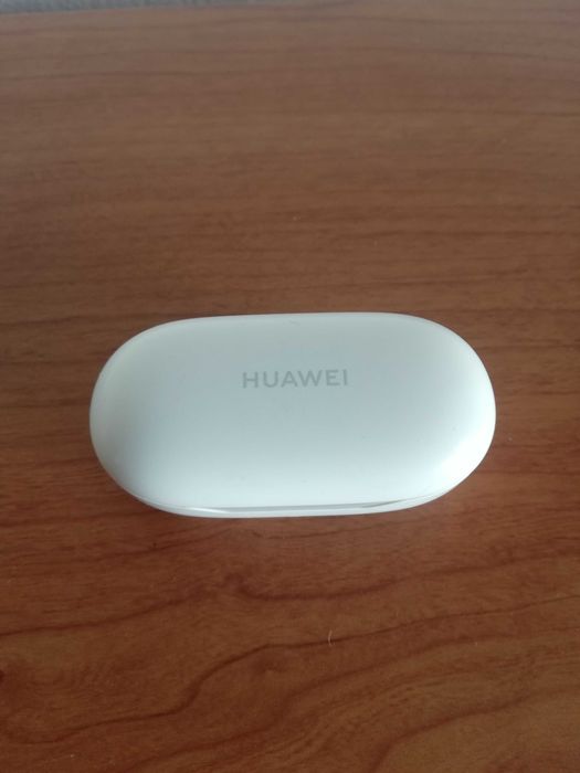 Huawei Freebuds SE зарядна кутия