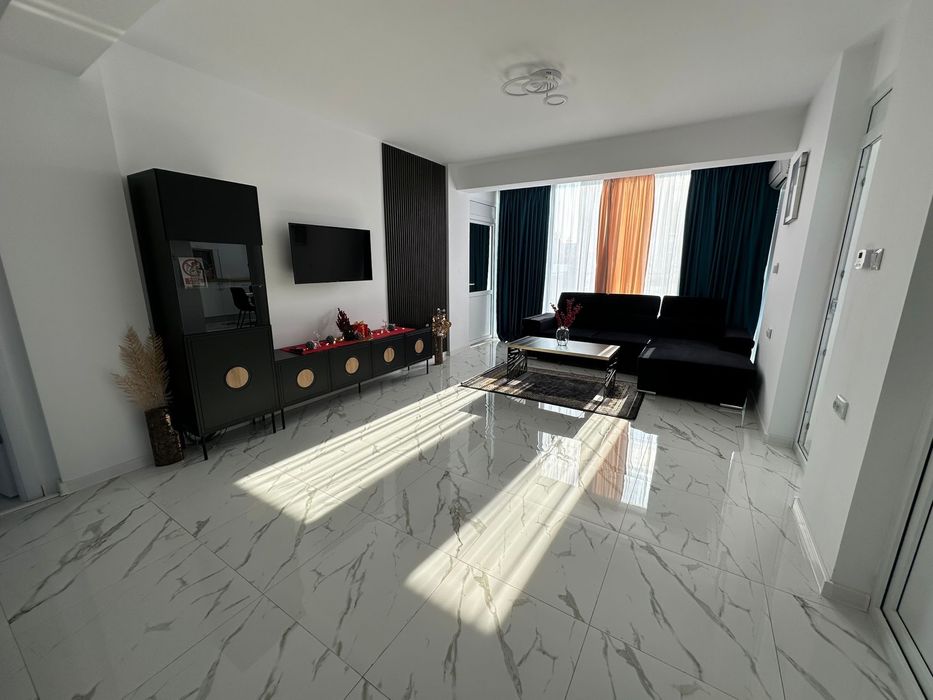 Inchiriez apartament  4 camere