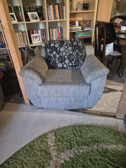 Fotoliu mare și confortabil