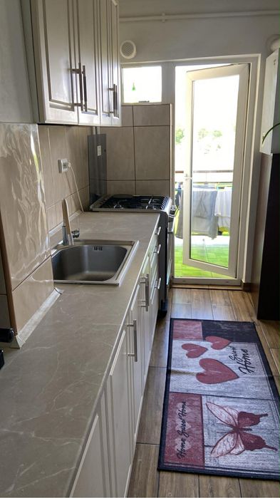 Vând apartament 4 camere , decomandat ,