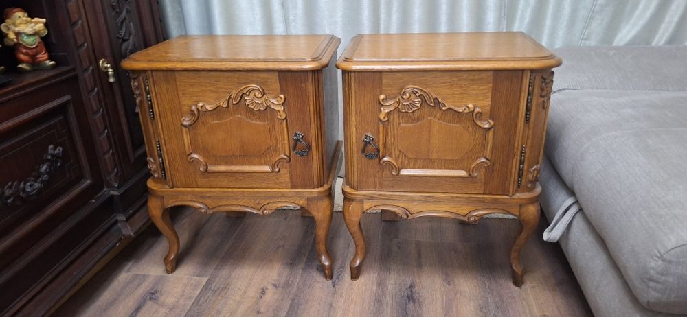 Старинни нощни шкафчета