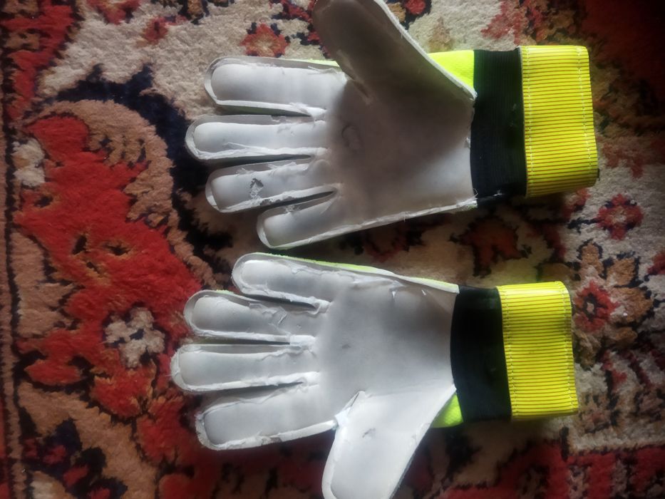 Перчатки вратарские