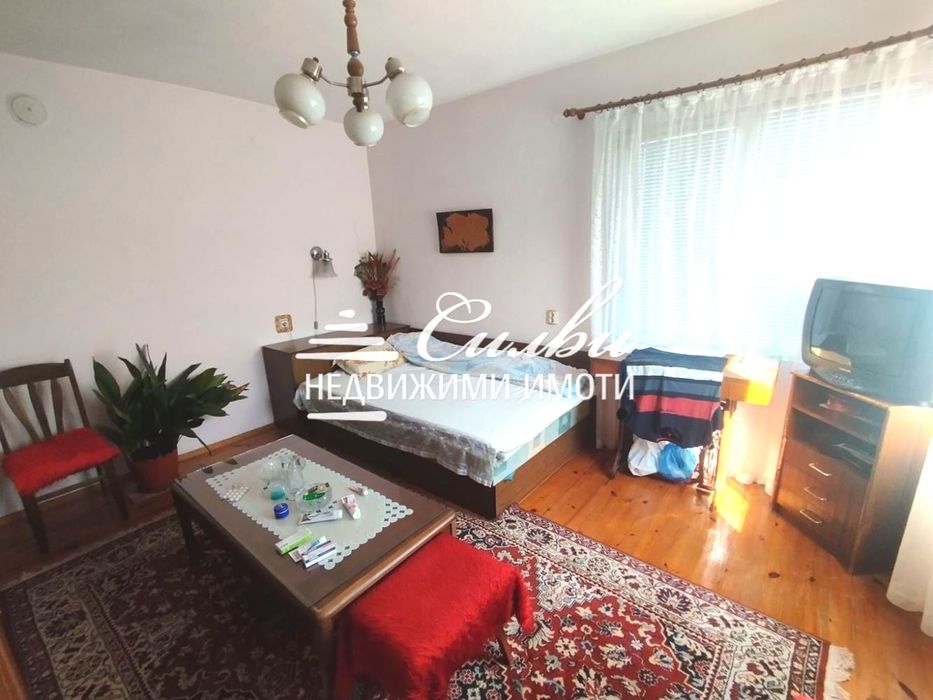 Самостоятелна ТУХЛЕНА къща на ПЛОЧА - с.Хан Крум