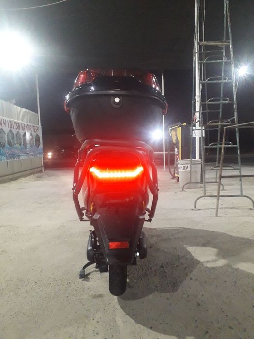 Skutir Tok bilan yuradi