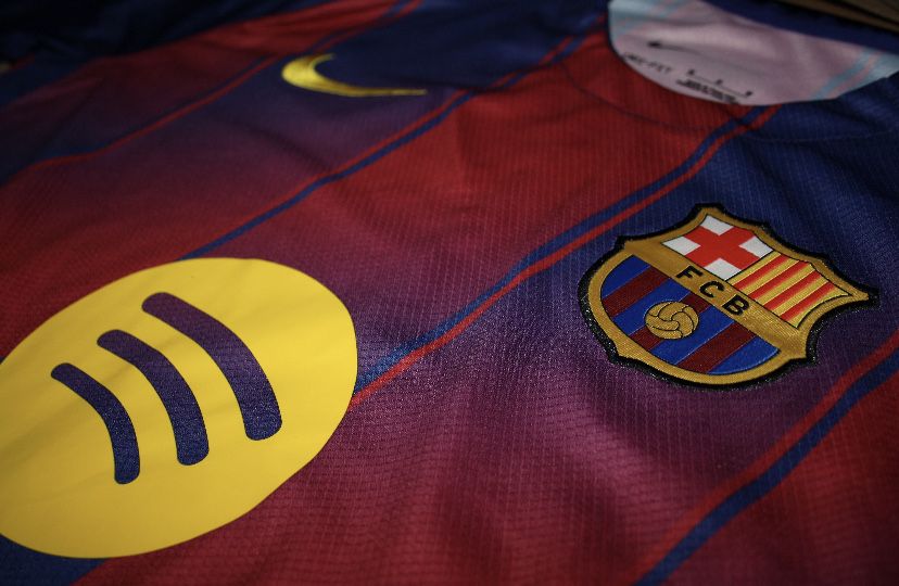 FC Barcelona 25/26 домакински екип