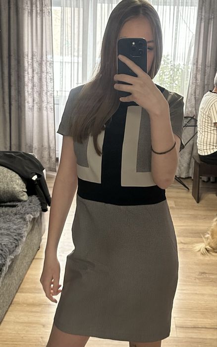 Серое платье с узором