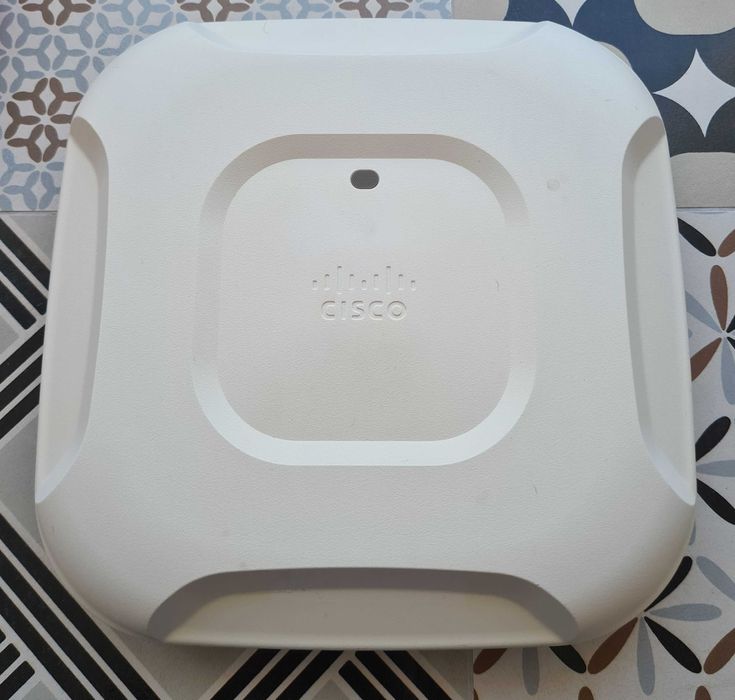 Cisco AIR - AP 2802I Mobility Express + AIR - CAP 3702I WLC