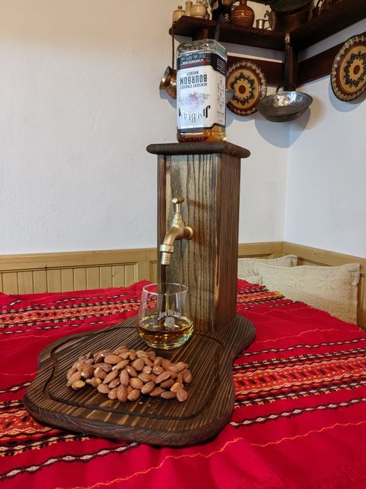 Подарък. Диспенсър за алкохол. Дъска