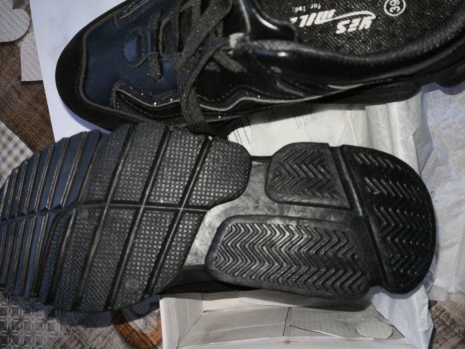 Дамски маратонки- 38 номер. Нови