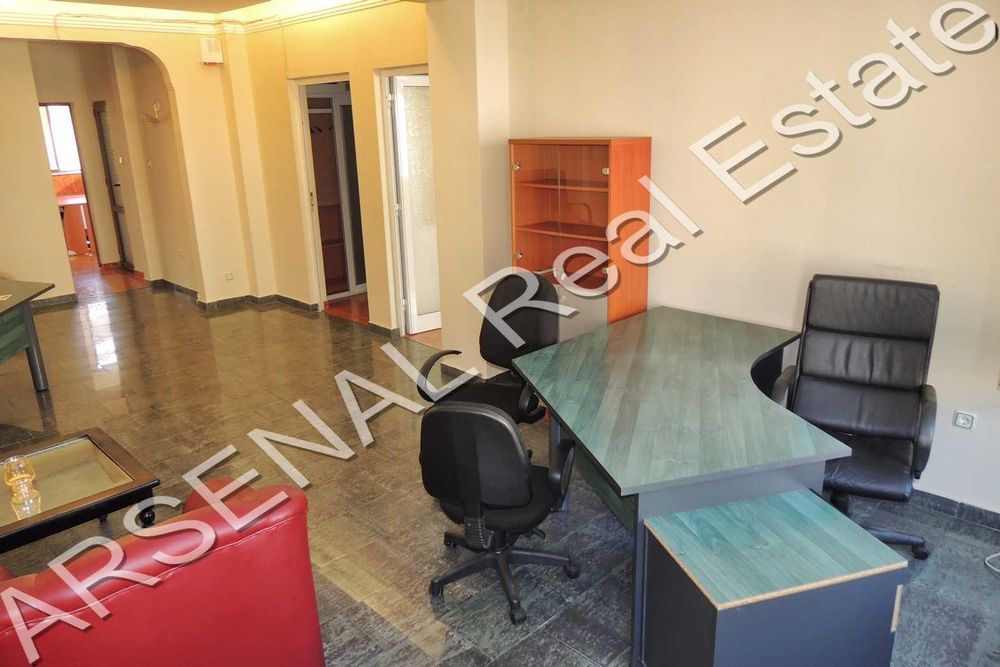 Офис под наем, Център