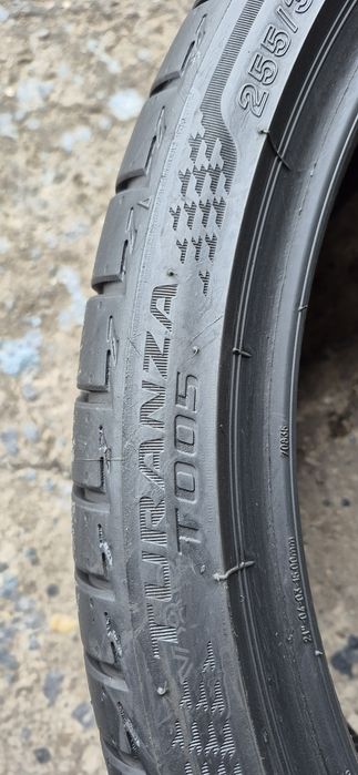 4 anvelope vara Bridgestone 255/35/21.Pretul este pe bucata.