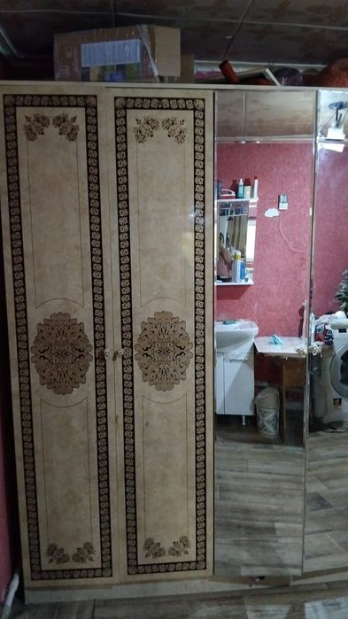 Продам Шифонер 3 цекции