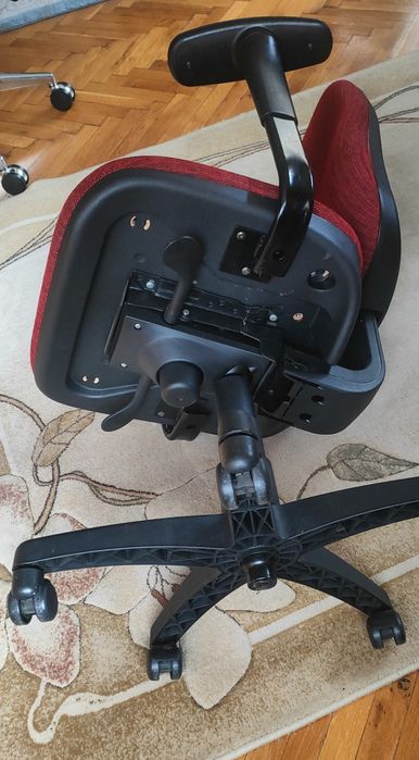 Продавам качествен стол