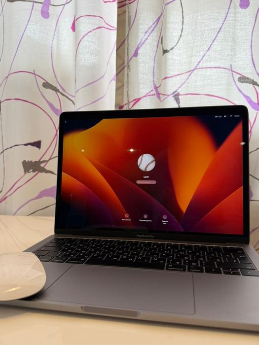 MacBook Pro 13” (2017) / i5 / 8 GB / 256 GB SSD