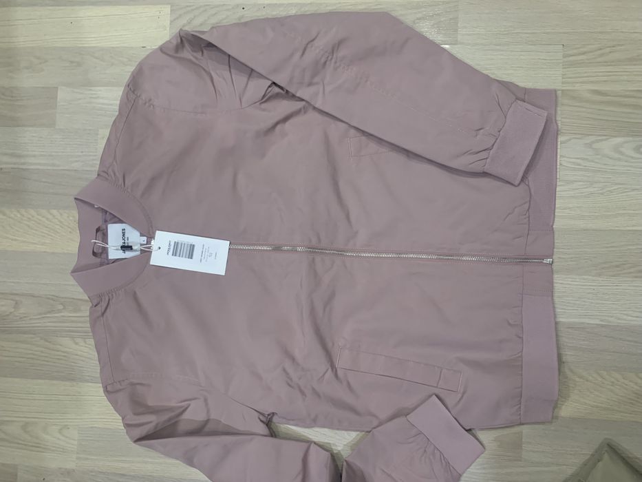 Нови оригинални мъжки якета Jack&Jones L размер