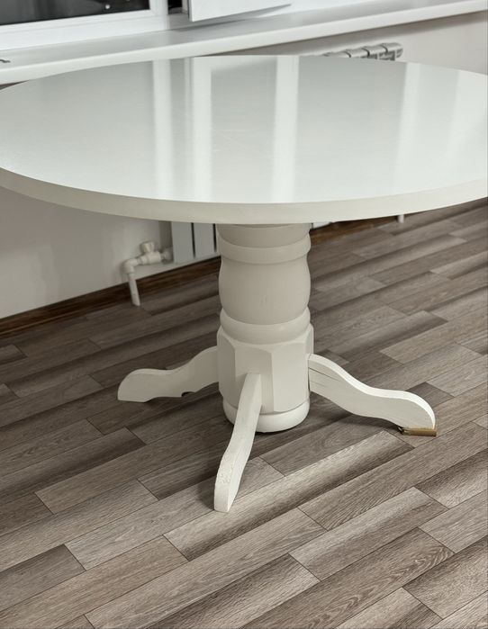 Продаю обеденный стол