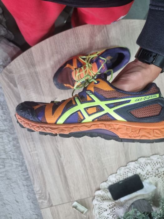 Asics обувки за спорт