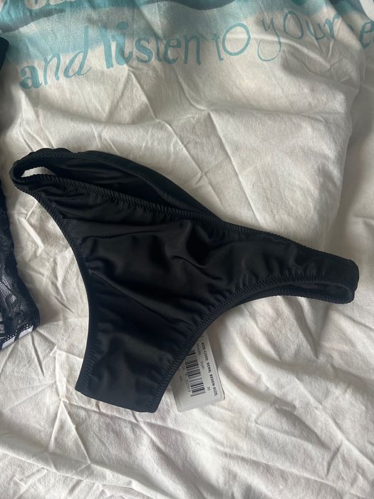 Бански с дантела