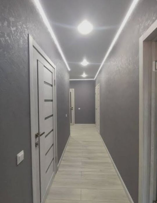 Укладка ламината и кварцвинила, монтаж плинтусов