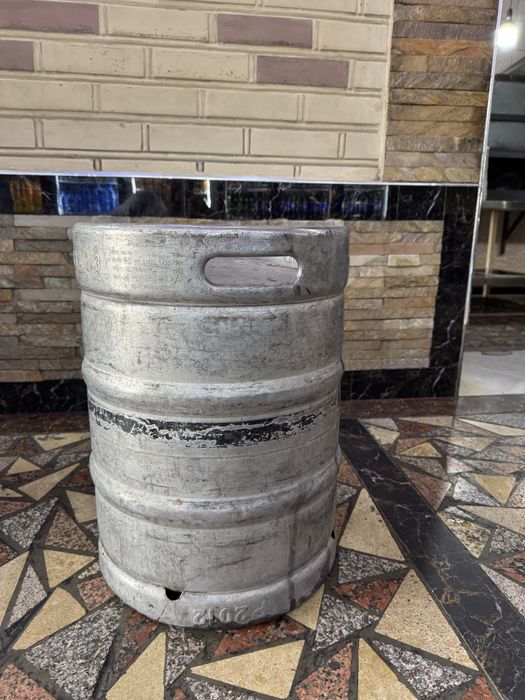 Pivo bochka sotiladi