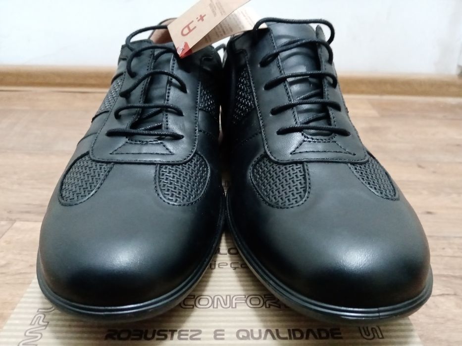 Португальские чёрные туфли