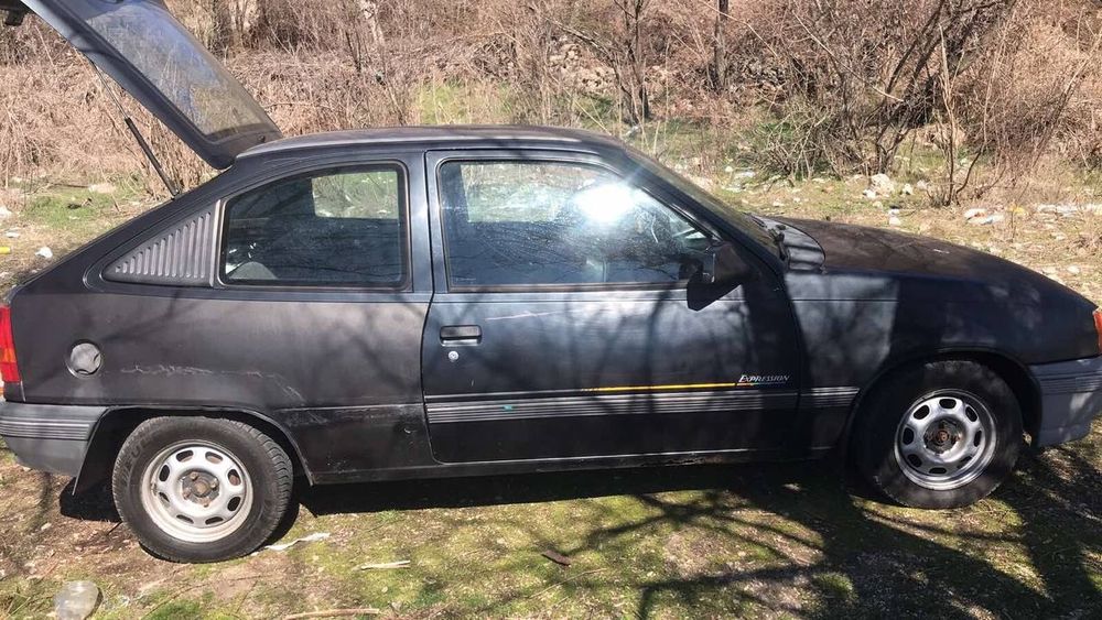 Опел кадет  на части