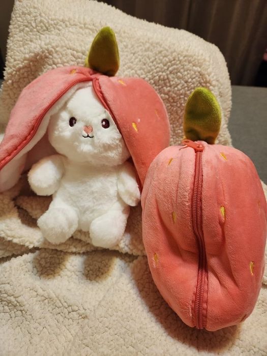 зайчики в клубнике