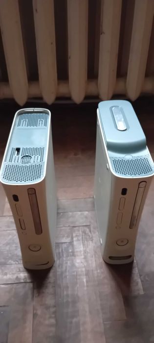 Vand 2console xbox 360 pentru piese pret fix 100 lei.