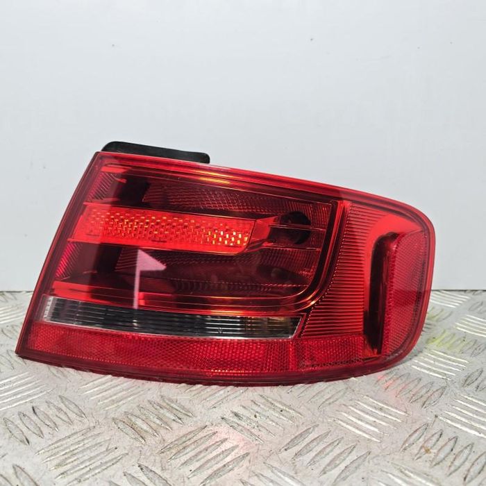 Stop cu bec aripa dreapta Audi A4 8K2, B8