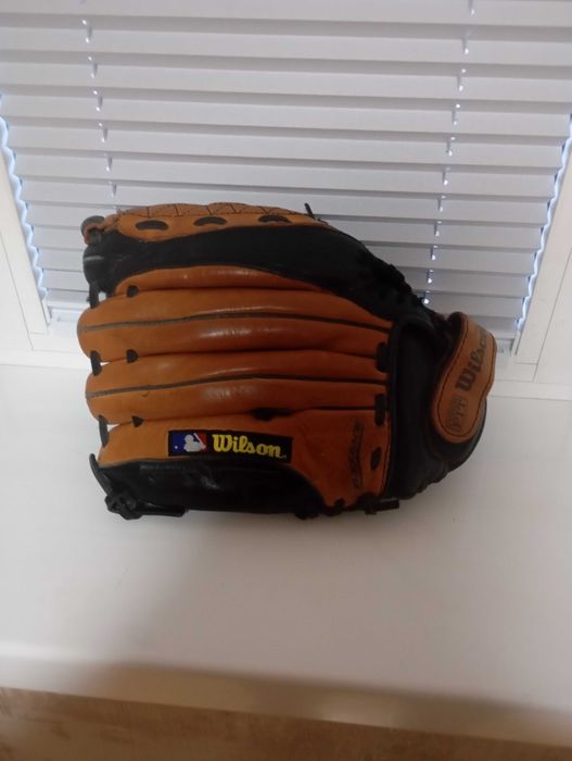 Бейсбольная перчатка