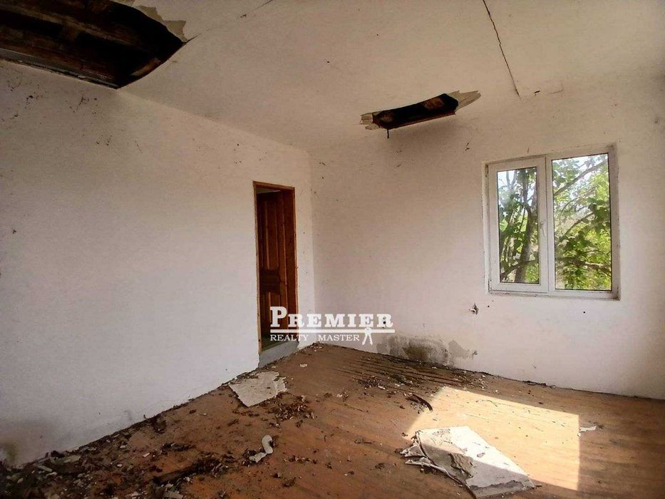 Къща с голям потенциал в село Загорци,