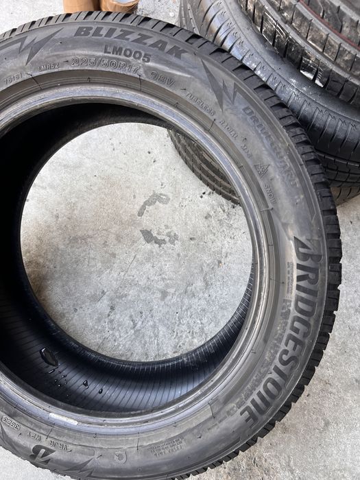 2 anvelope iarna 225/50/17 , Bridgestone , DOT 2023 !