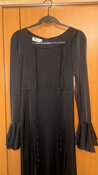 Продам платье S размер