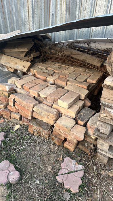 Продам кирпичи и паддоны
