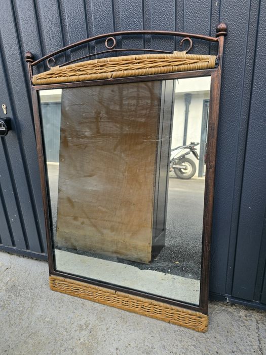 Ратанов комплект тоалетка и нощни шкафчета.