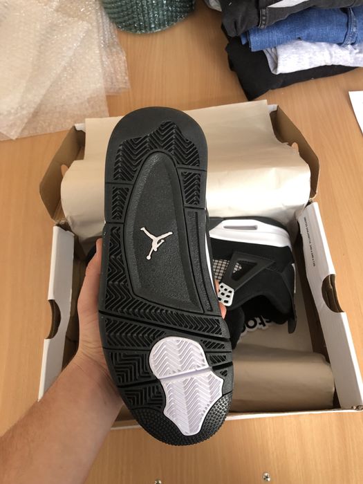 Air Jordan 4 white thunder