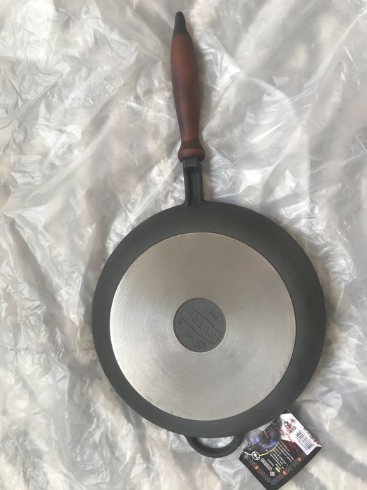 Чугунные сковороды 28, 26 см