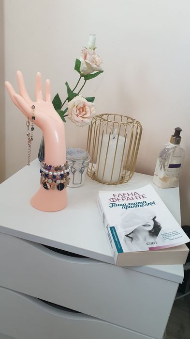 Модел на ръка за бижута